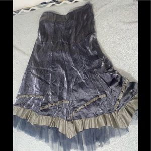 ANNVA USA SKIRT SIZE SMALL BLACK N GOLD TULLE